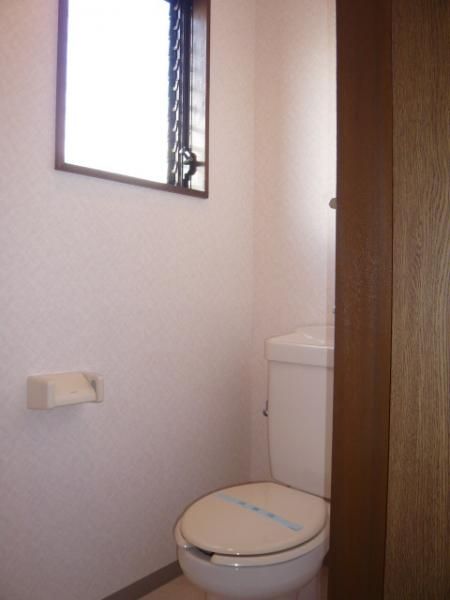 【トイレ】　※室内写真は同物件他室です。