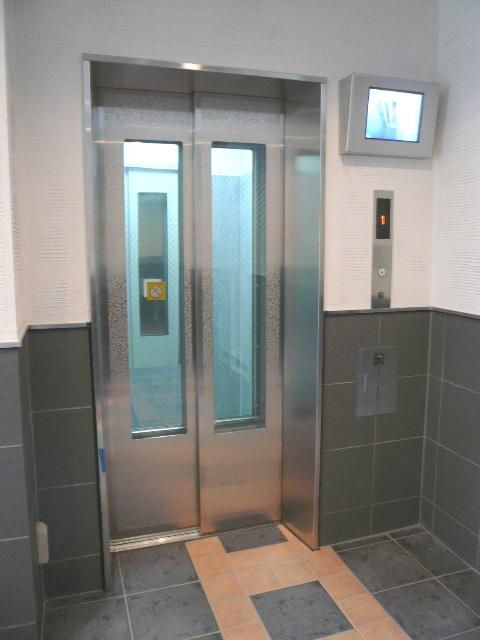 【その他共有部分】　上階でも安心のエレベーター付き！