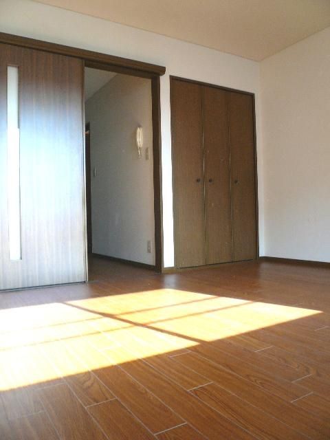 【キッチン】　天井高2.3ｍの開放的なお部屋