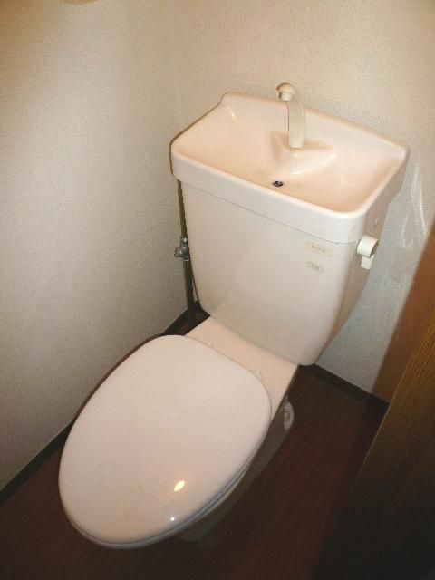 【トイレ】　バス・トイレ別です。温水洗浄便座新規設置します。