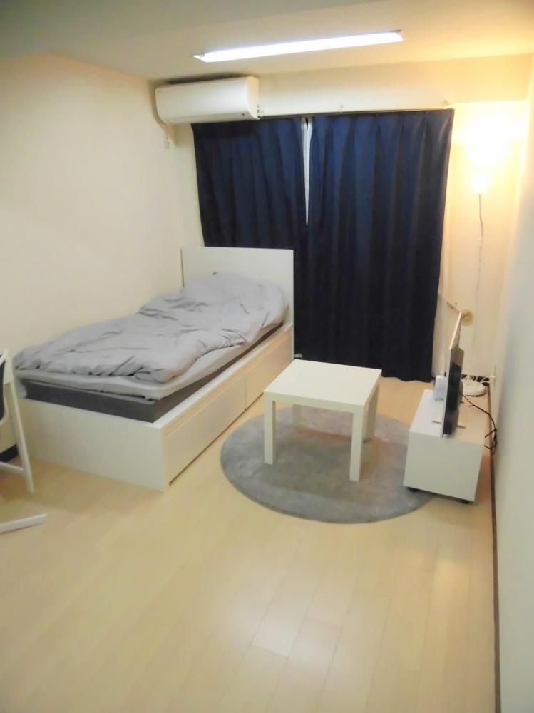 【居間・リビング】　賃料プラス3000円で家具家電付きになります。