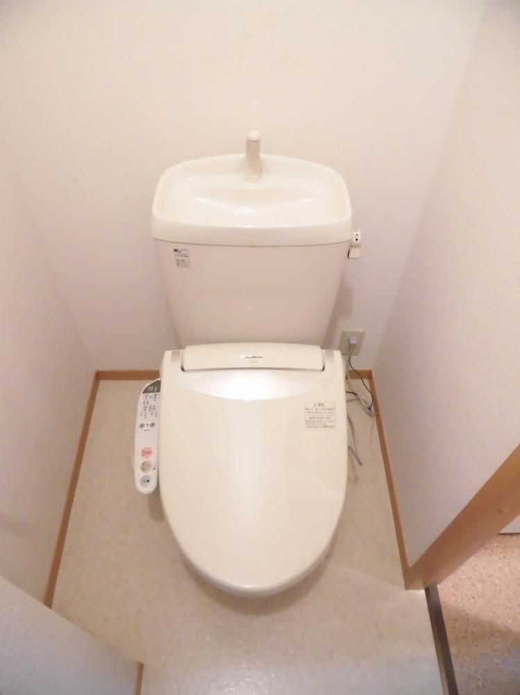 【トイレ】　快適な温水洗浄便座付き※写真は同物件他室です