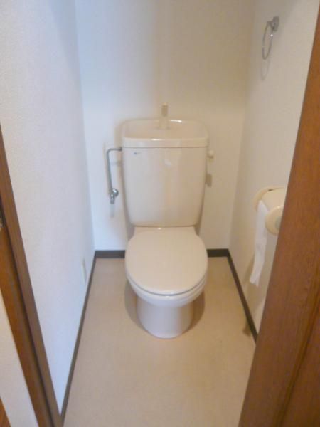 【トイレ】　※室内写真は同物件他室です。