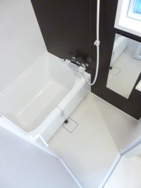 【バス】　浴室乾燥機付きで雨の日のお洗濯も安心