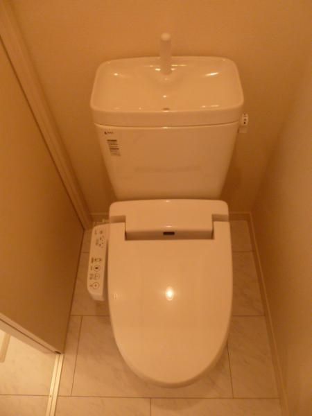 【トイレ】　トイレには快適な温水洗浄便座！