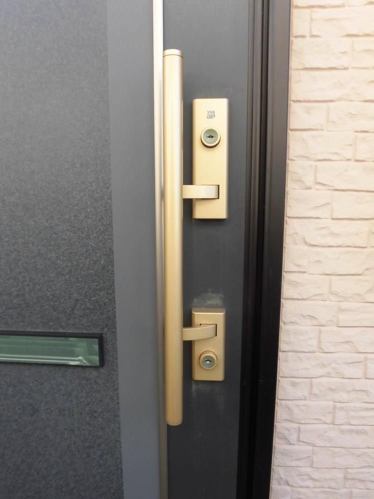 【玄関】　ダブルロックドア