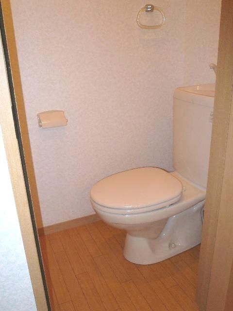 【トイレ】　温水洗浄便座付き（写真は設置前の物）