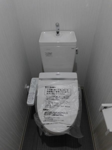 【トイレ】　快適な温水洗浄便座♪※室内写真は同物件他室です。